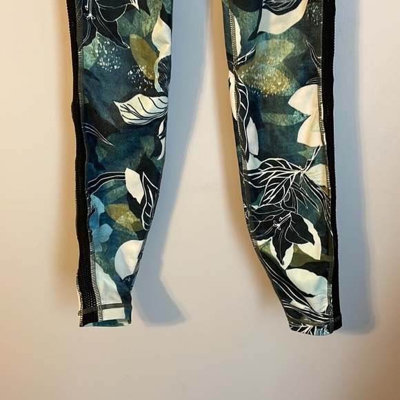 Athleta Chaturanga Tropical Print Leggings Size XXS - Picture 5 of 17